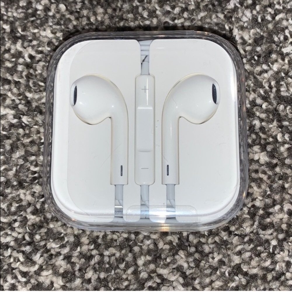 🎁FREE GIFT🎁 NWT Apple EarPods